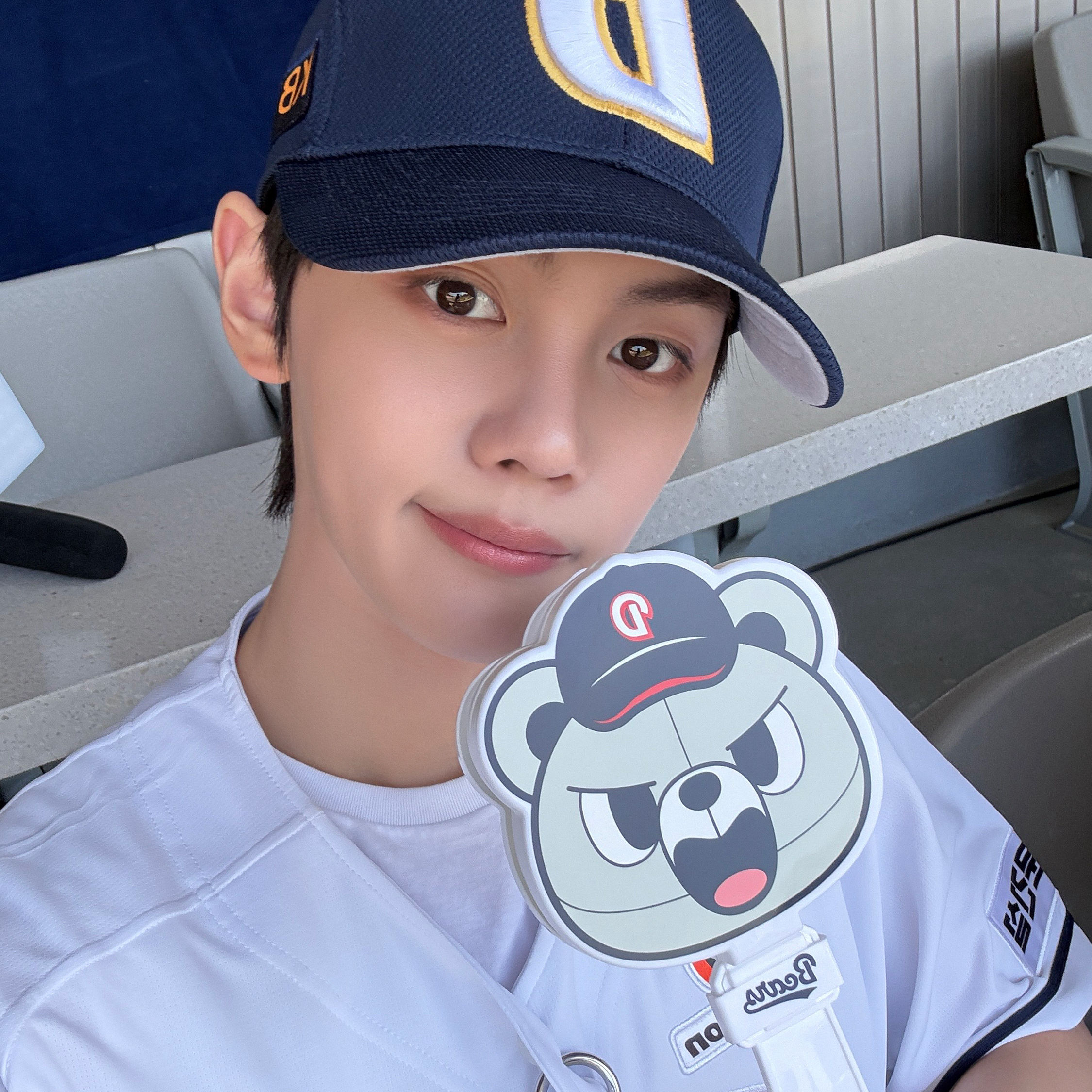 A moment captured by Kim Gyuvin (AND2BLE)'s fan