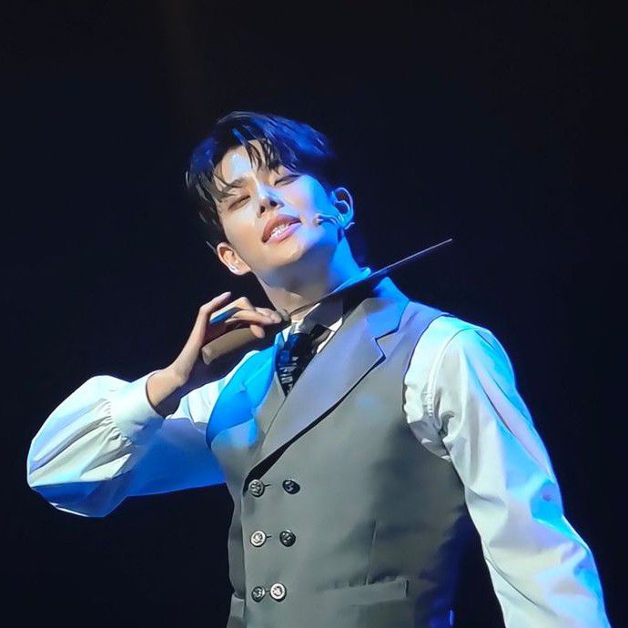 Behind-the-scenes cut of MJ (ASTRO)