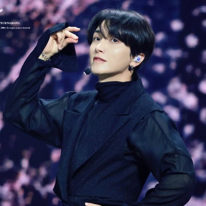 Behind-the-scenes cut of Leeteuk (Super Junior)