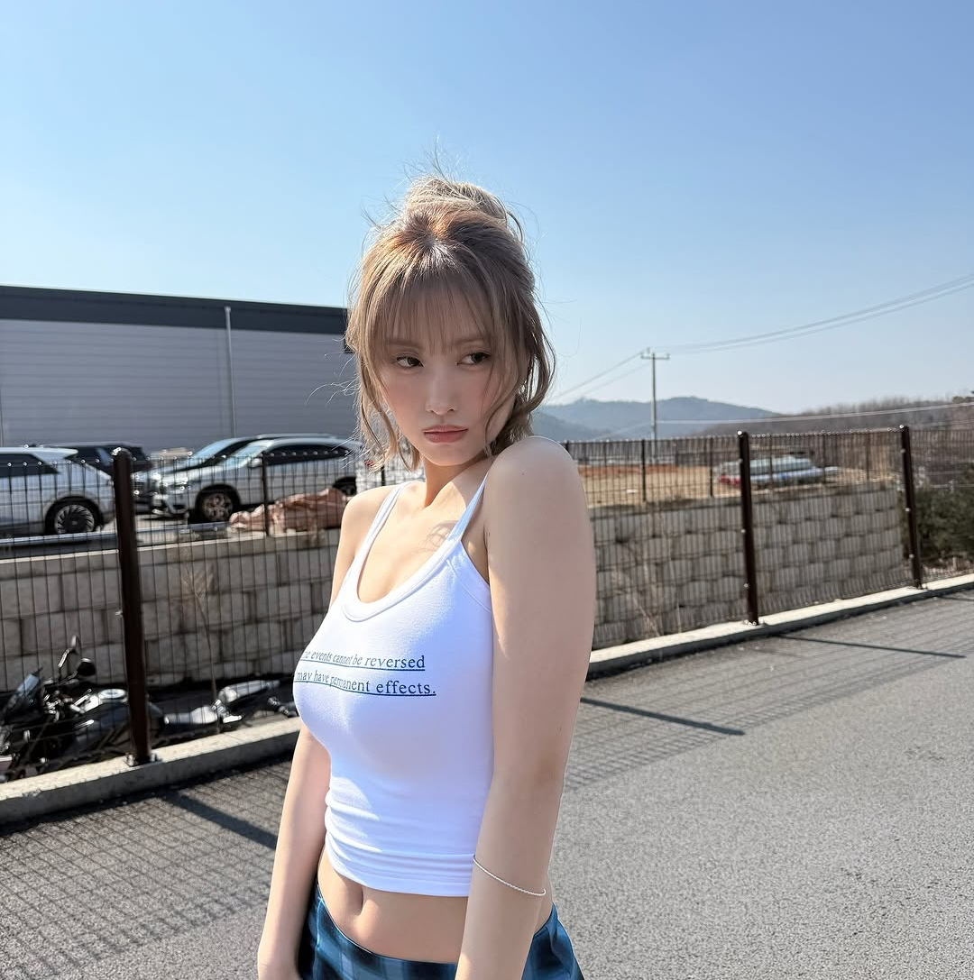 Foto terbaru Momo (TWICE)