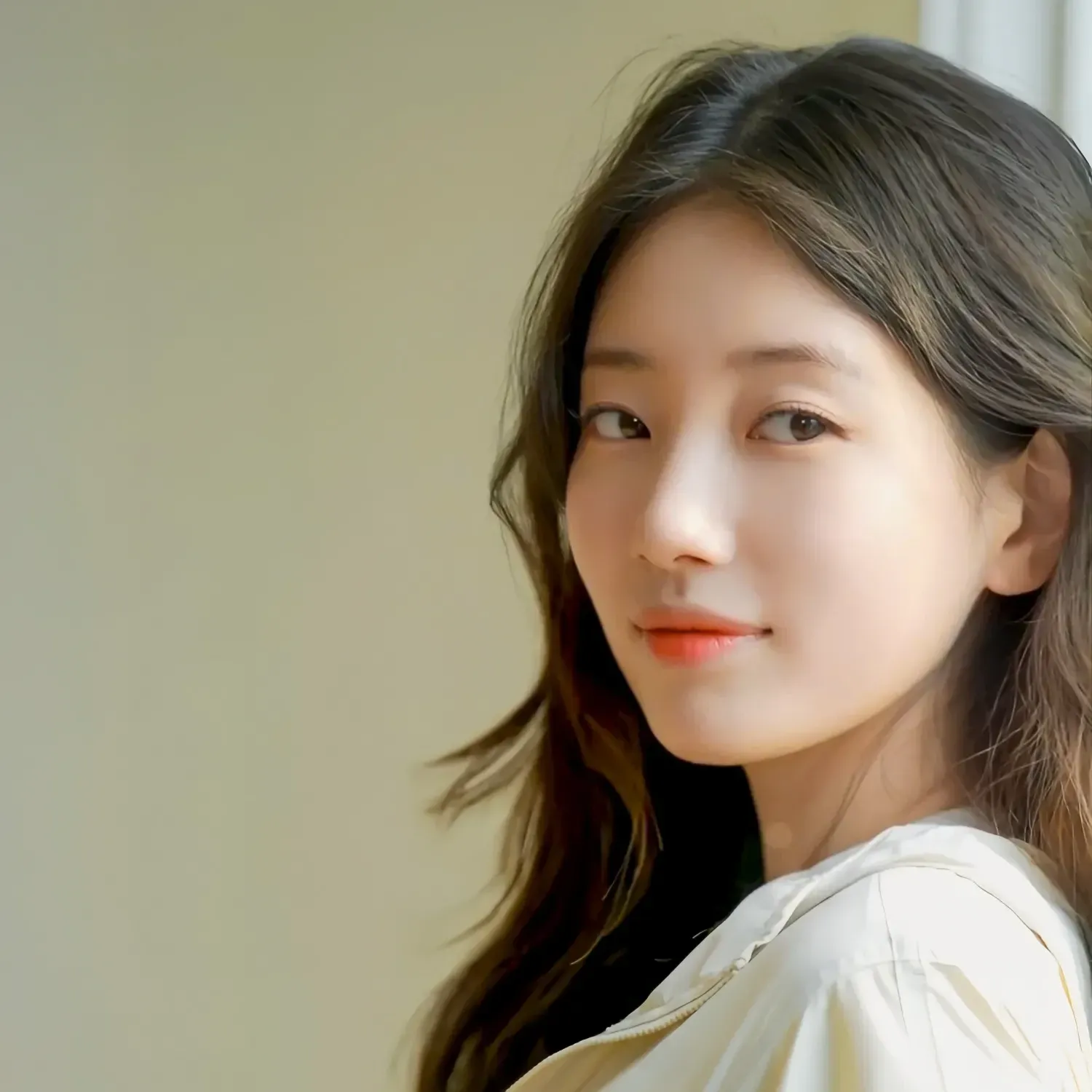 A moment captured by Suzy's fan