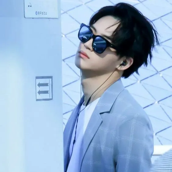 Latest photo of JAY B (GOT7)