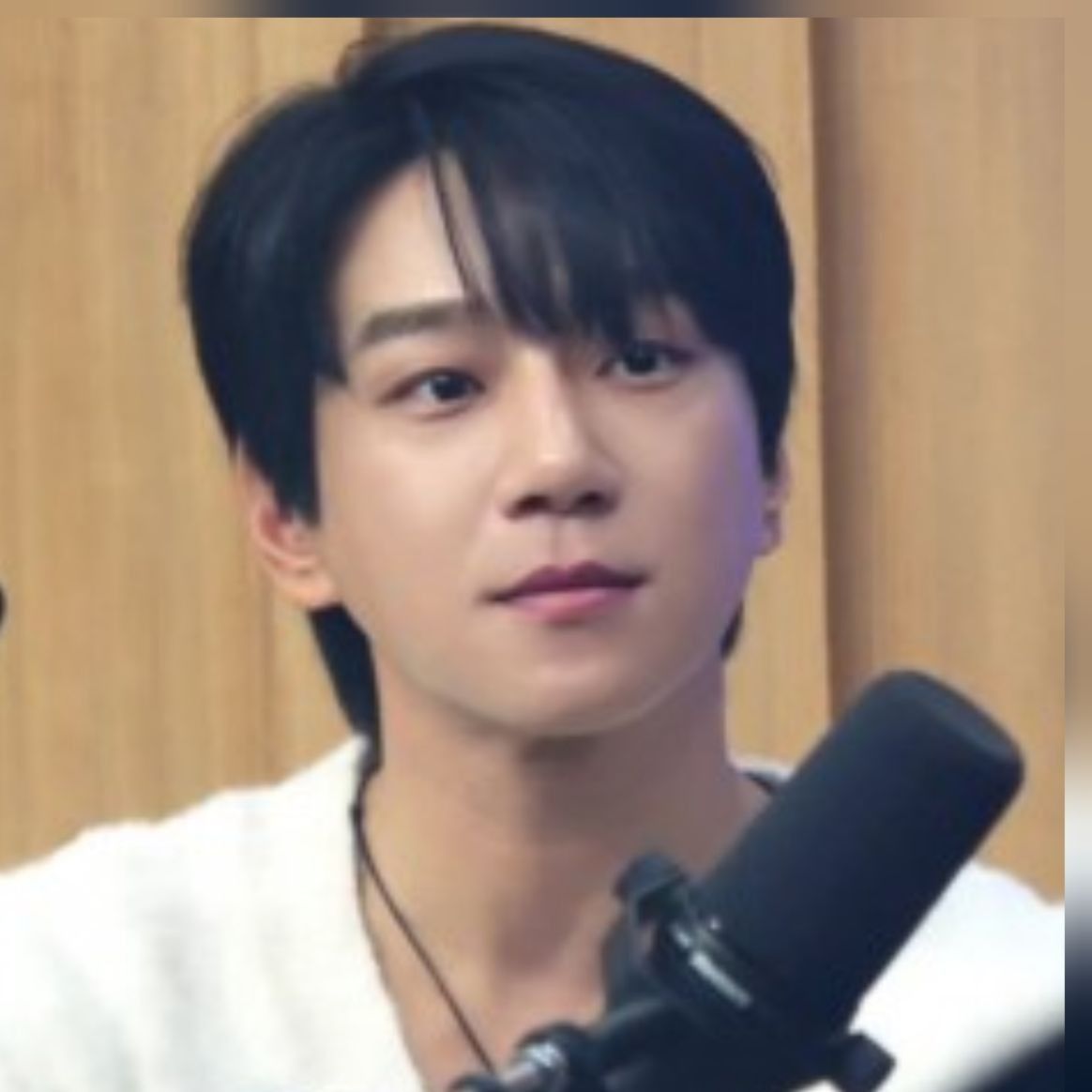 Recent activity shot of Hwang Chiyeol