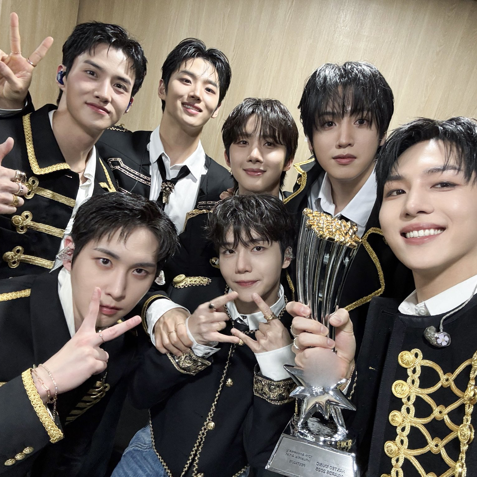 Behind-the-scenes cut of PENTAGON
