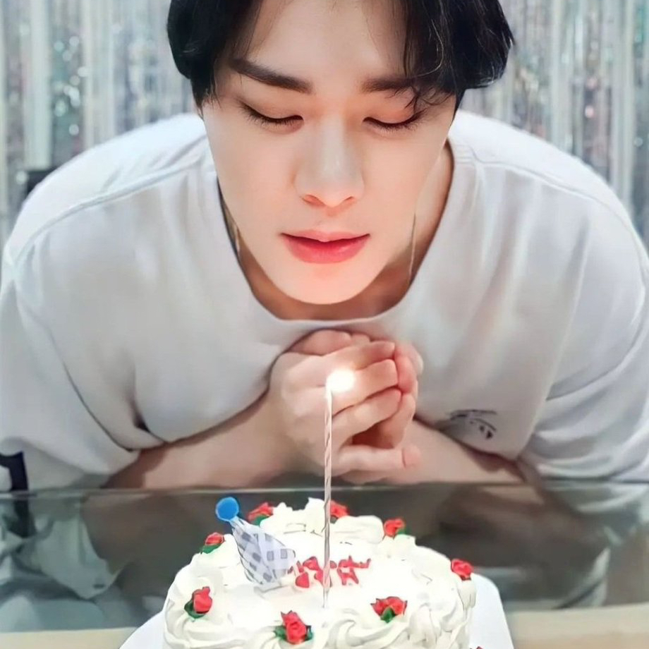 Behind-the-scenes cut of Moonbin (ASTRO)