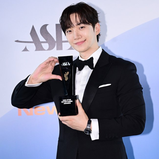 Latest photo of Junho (2PM)