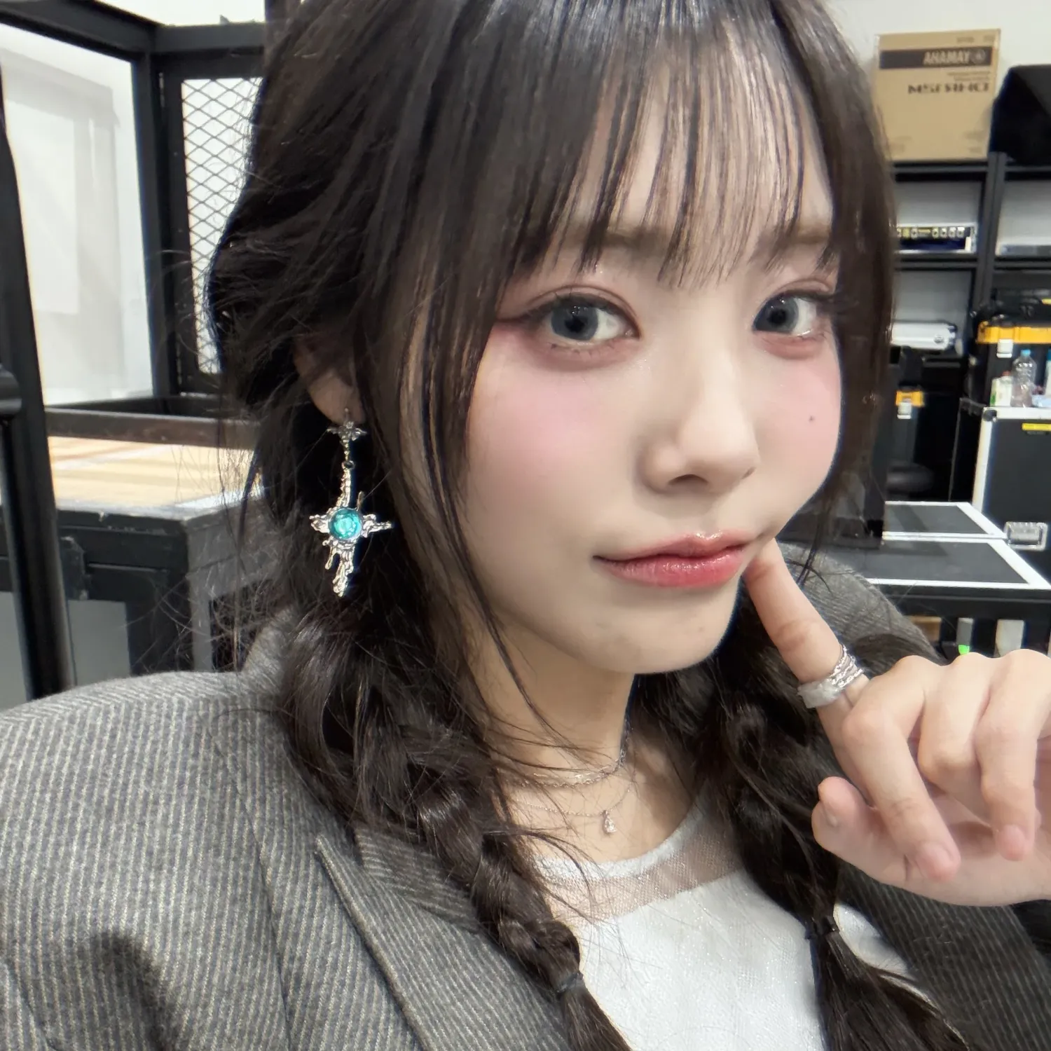 Recent activity shot of Siyeon (QWER)
