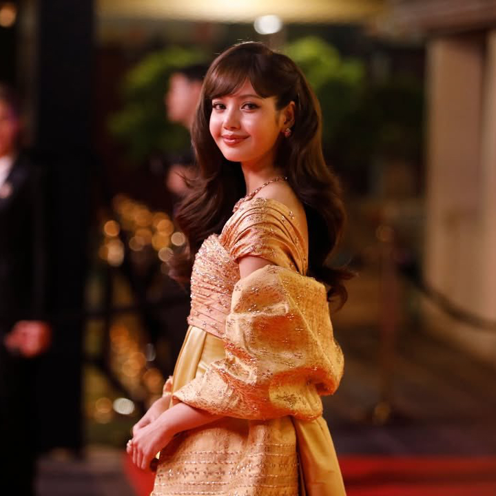 Foto aktivitas terbaru Lisa (BLACKPINK)