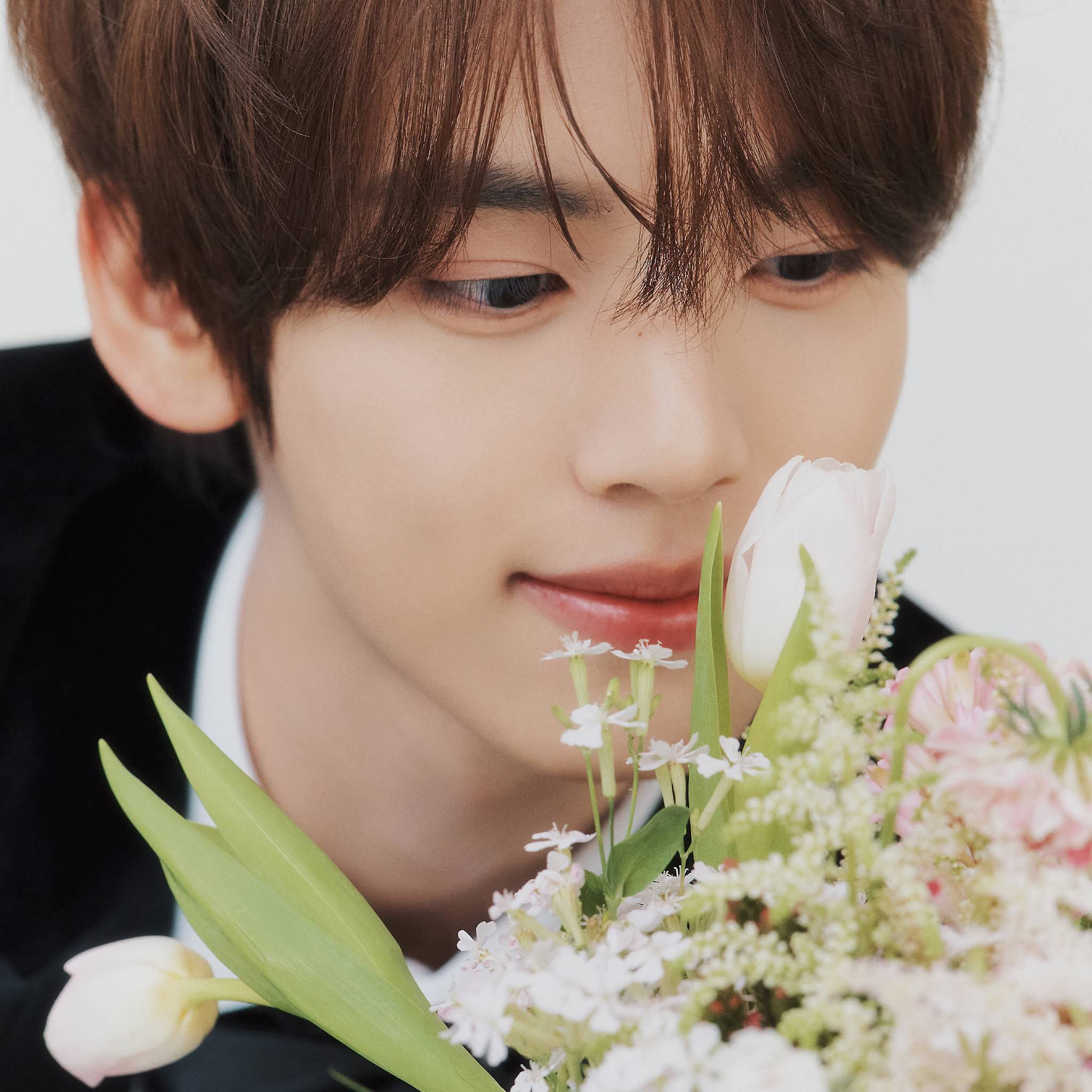 Recent activity shot of Han Yujin (ZEROBASEONE)