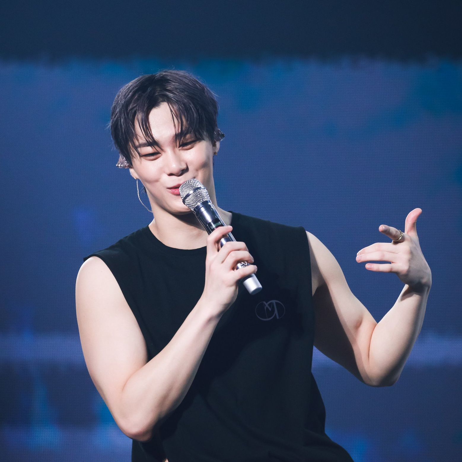 아스트로의 최신 사진