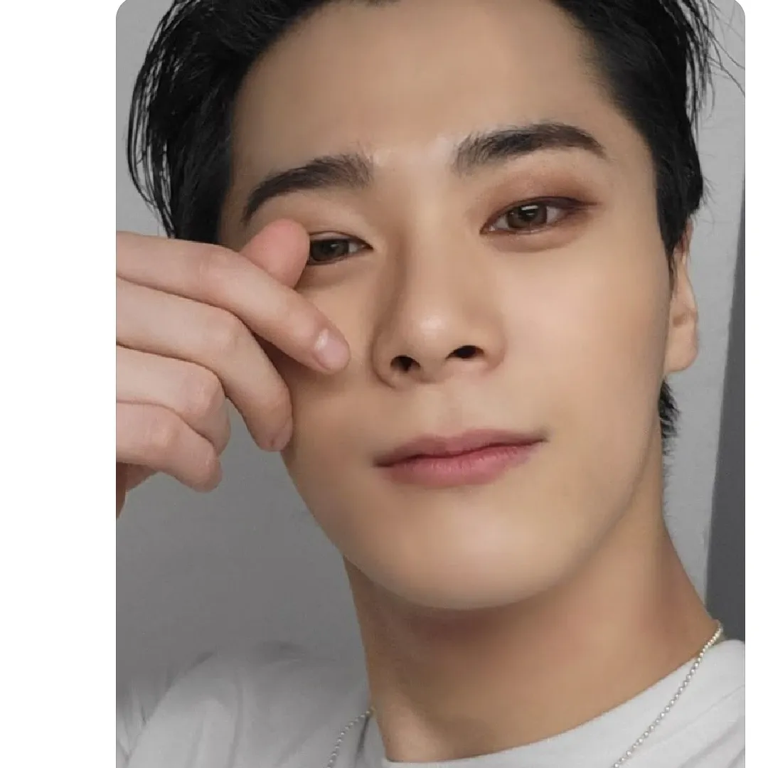 Behind-the-scenes cut of Moonbin (ASTRO)