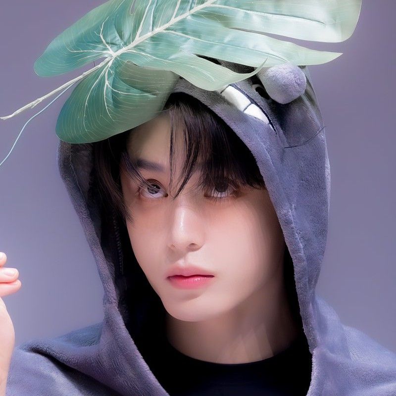 Behind-the-scenes cut of Kim Jiwoong (ZEROBASEONE)