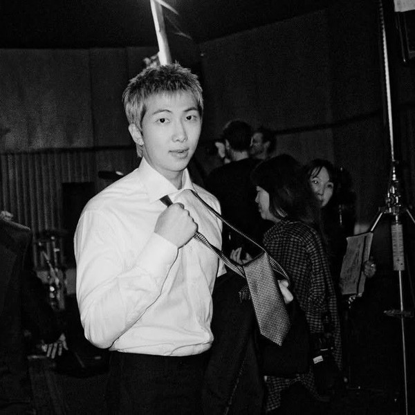 捕捉到RM (防彈少年團)魅力的代表照片