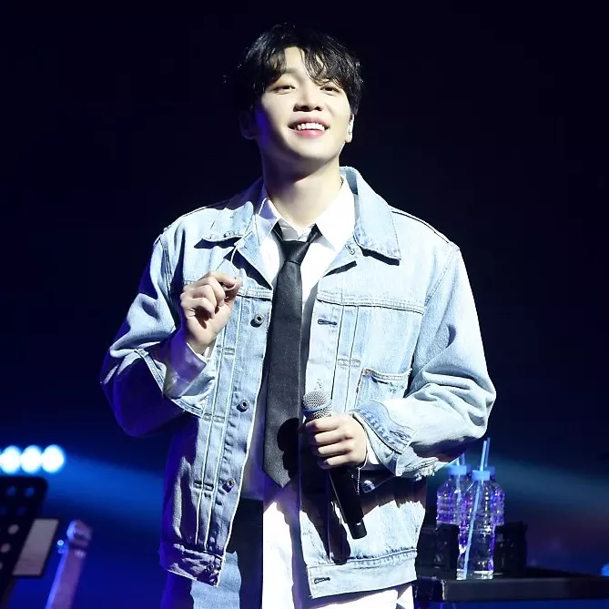 A moment captured by Jeong Sewoon's fan