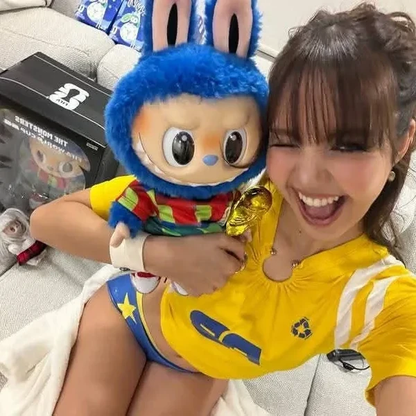 今日の最愛ドルで輝くリサ (BLACKPINK)の代表写真