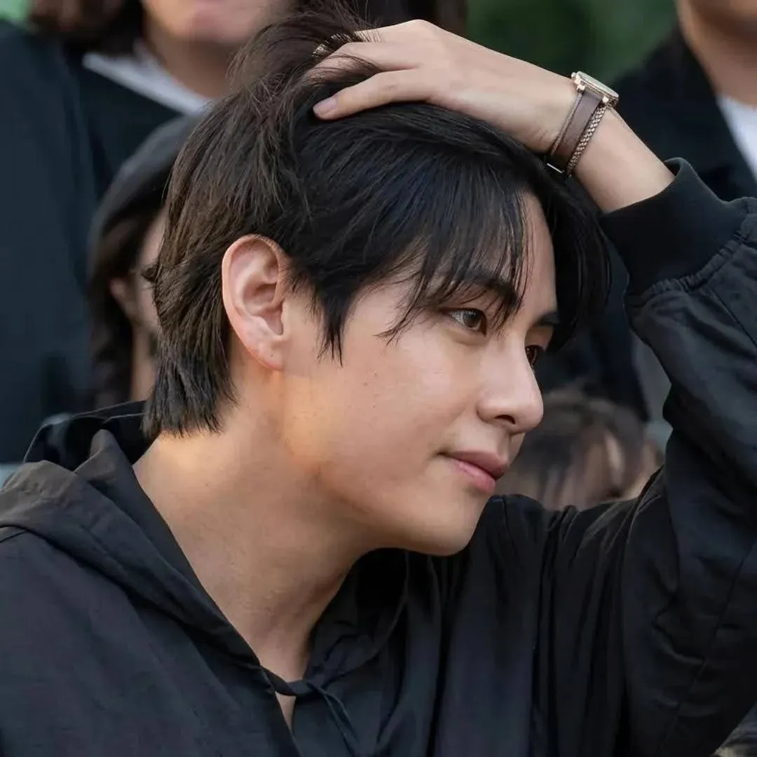 뷔 (방탄소년단) 최근 활동샷