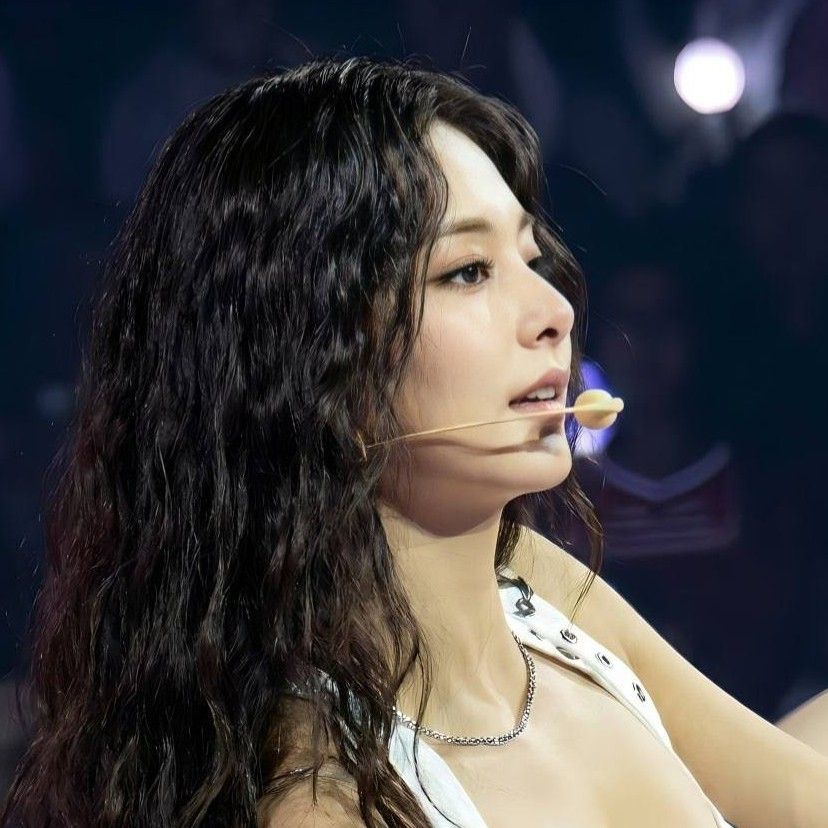 Foto aktivitas terbaru Tzuyu (TWICE)