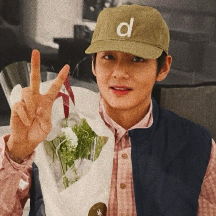 뷔 (방탄소년단)의 최신 사진