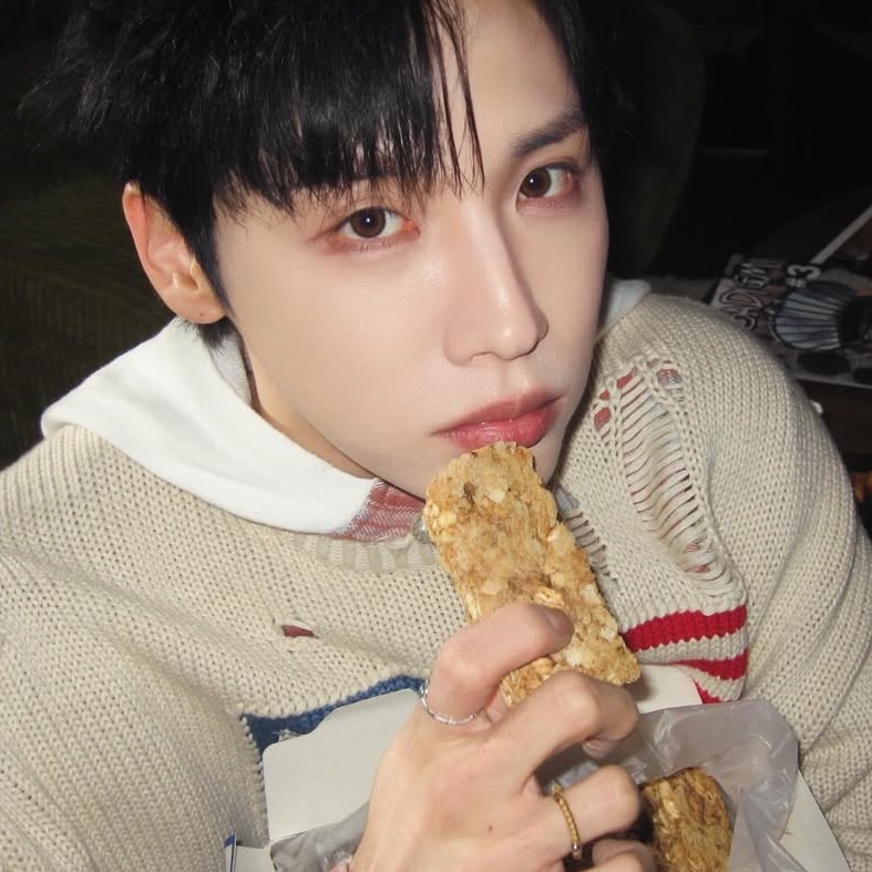 チョン・ウン (AB6IX)の舞台裏ショット