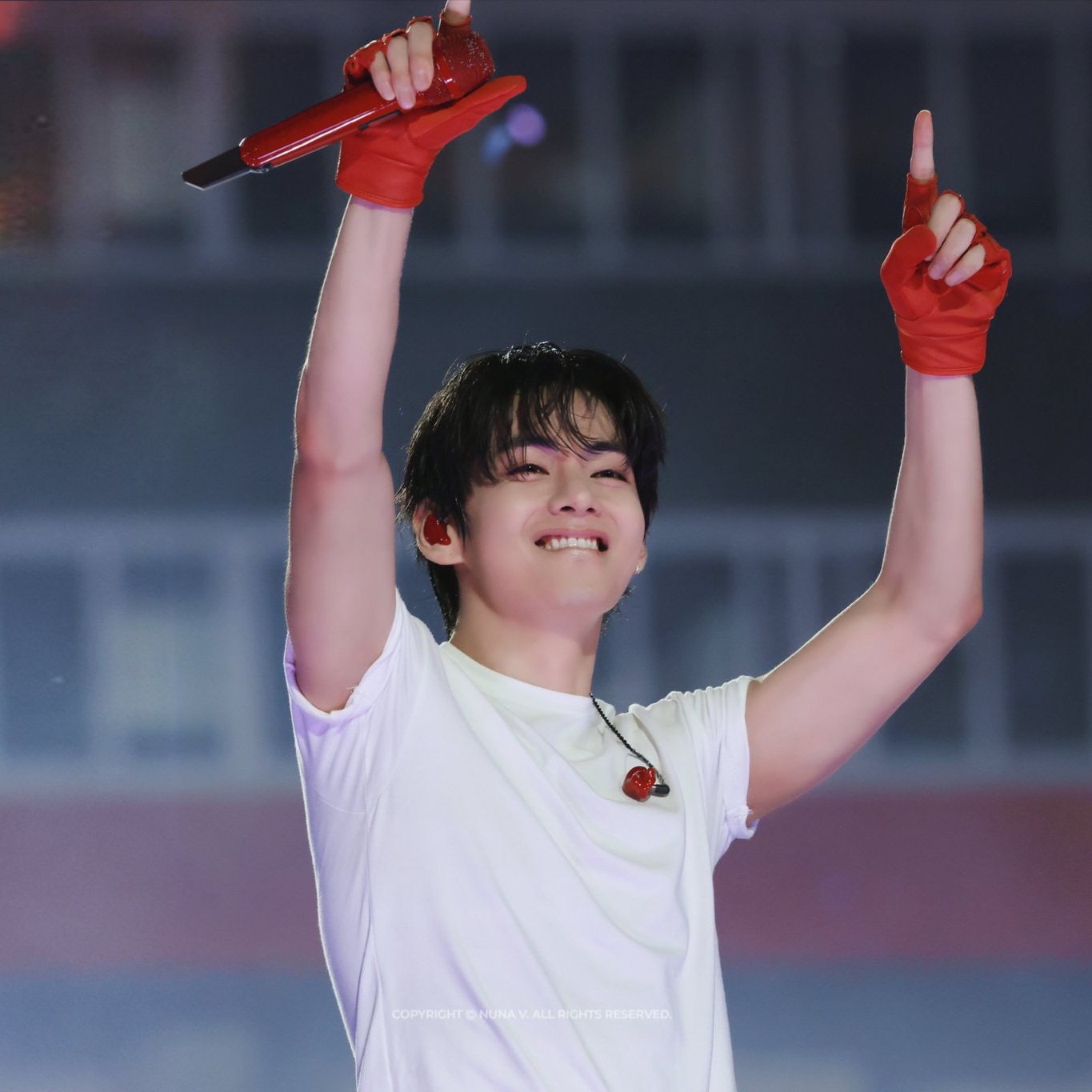 뷔 (방탄소년단)의 비하인드 컷