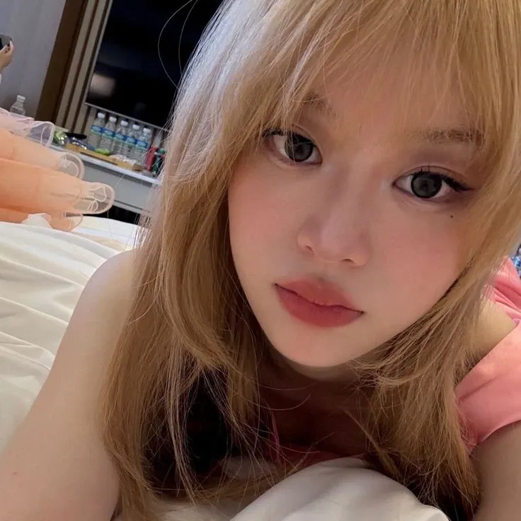 Latest photo of Minju (ILLIT)