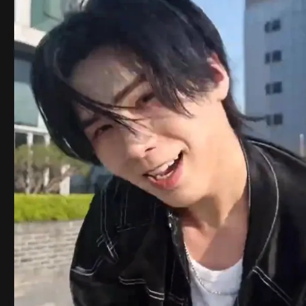 A moment captured by Rocky's fan