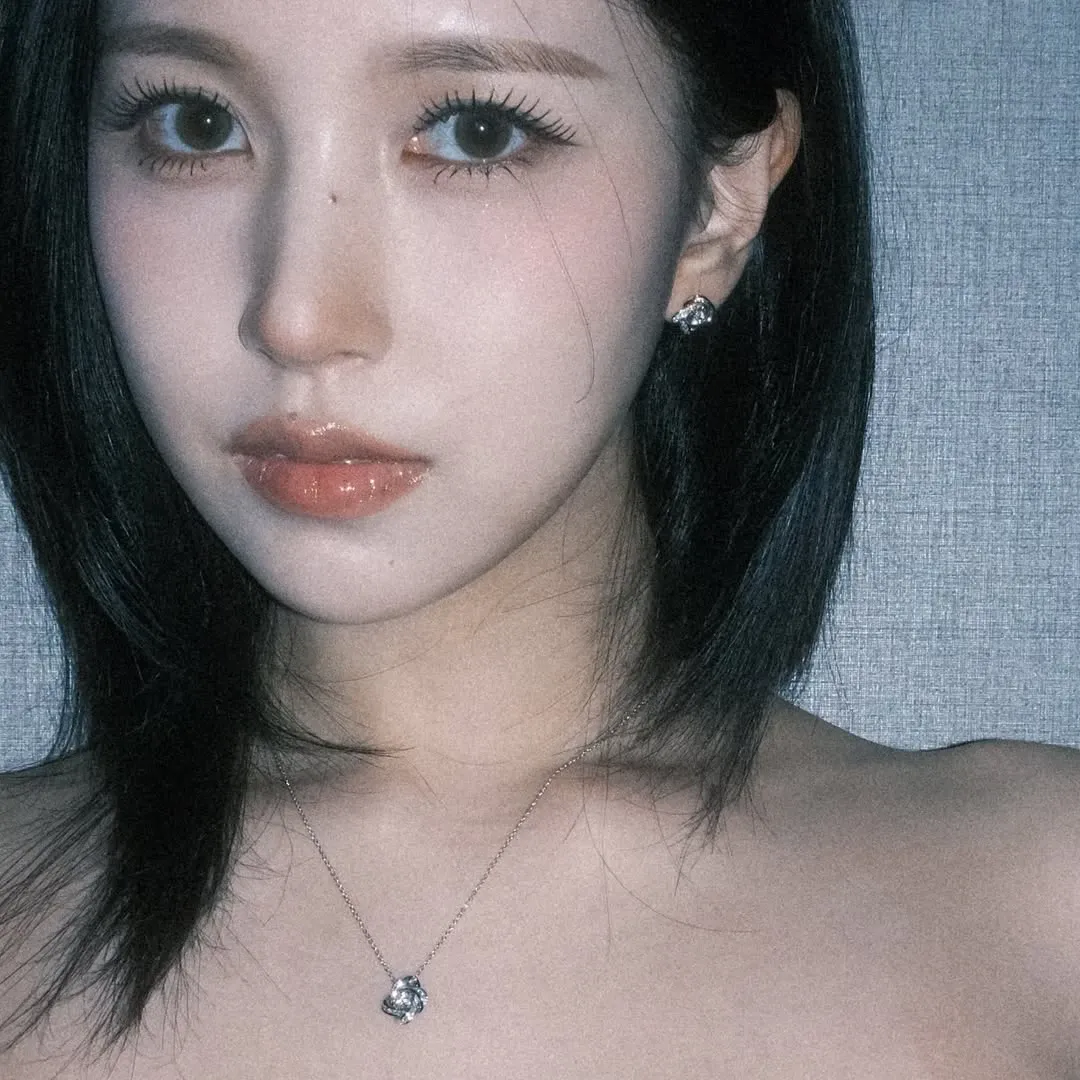 Momen yang diabadikan oleh penggemar Mina (TWICE)