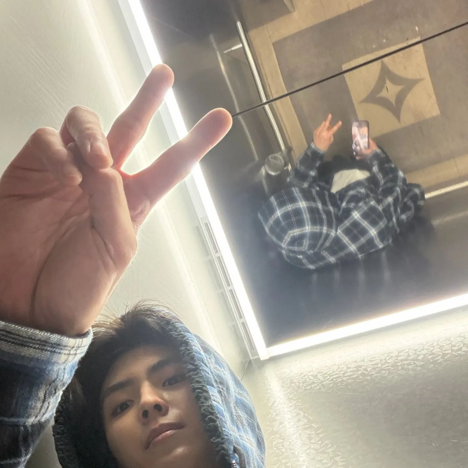 Behind-the-scenes cut of Yonghee (CIX)