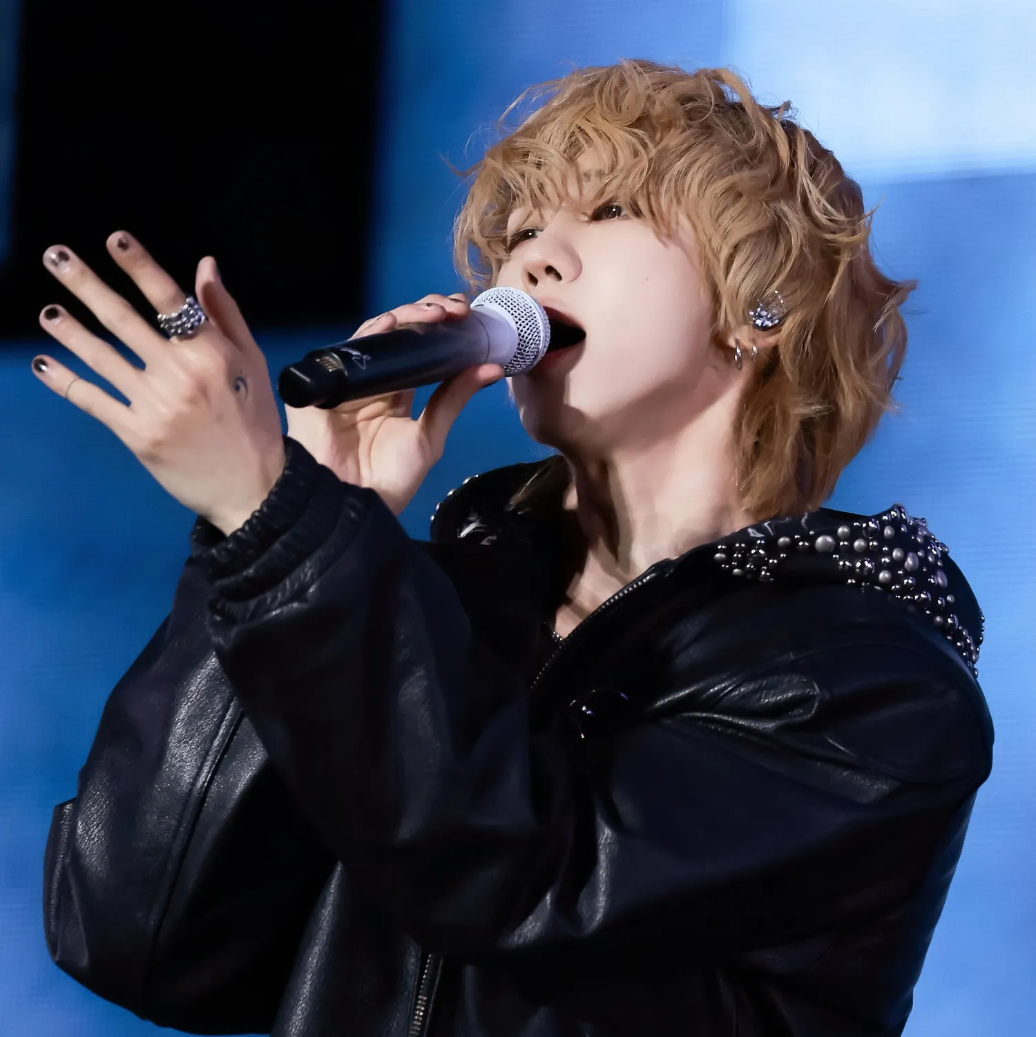 Behind-the-scenes cut of The 8 (SEVENTEEN)