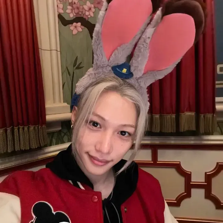 Latest photo of Felix (Stray Kids)