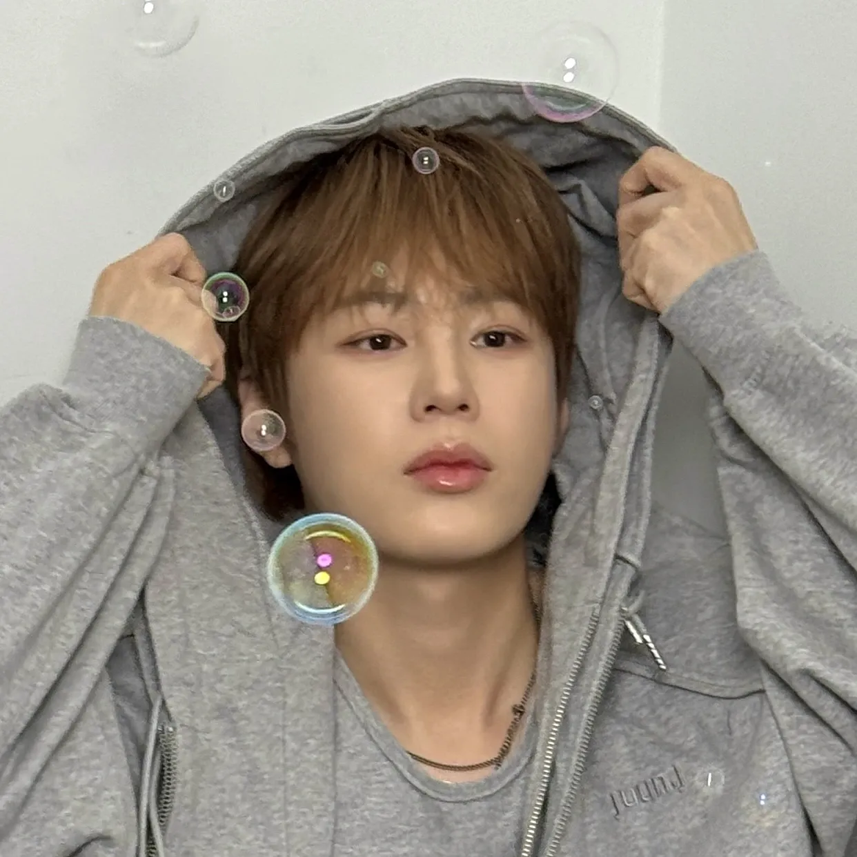 Behind-the-scenes cut of Ha Sungwoon