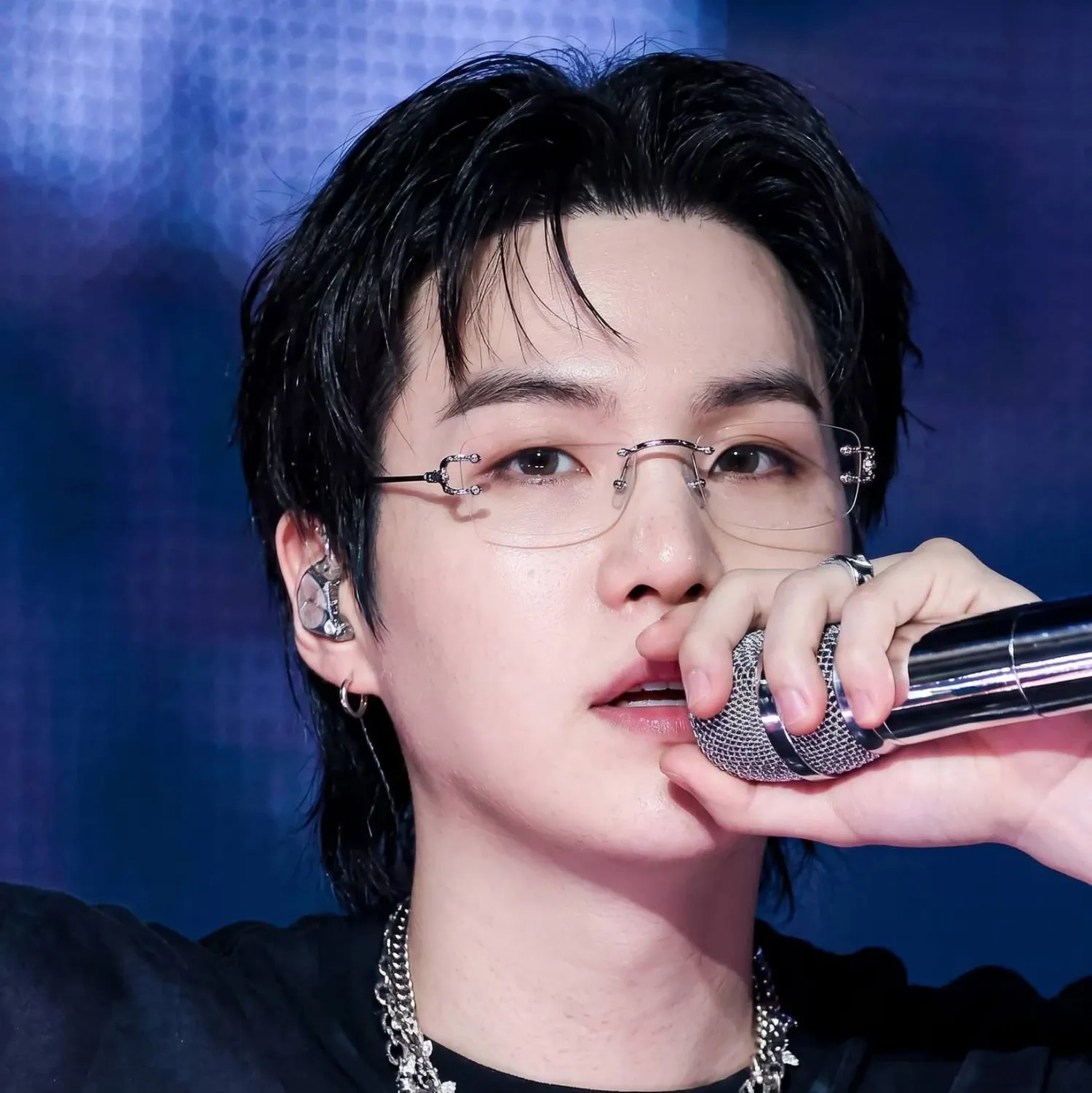 Foto aktivitas terbaru SUGA (BTS)
