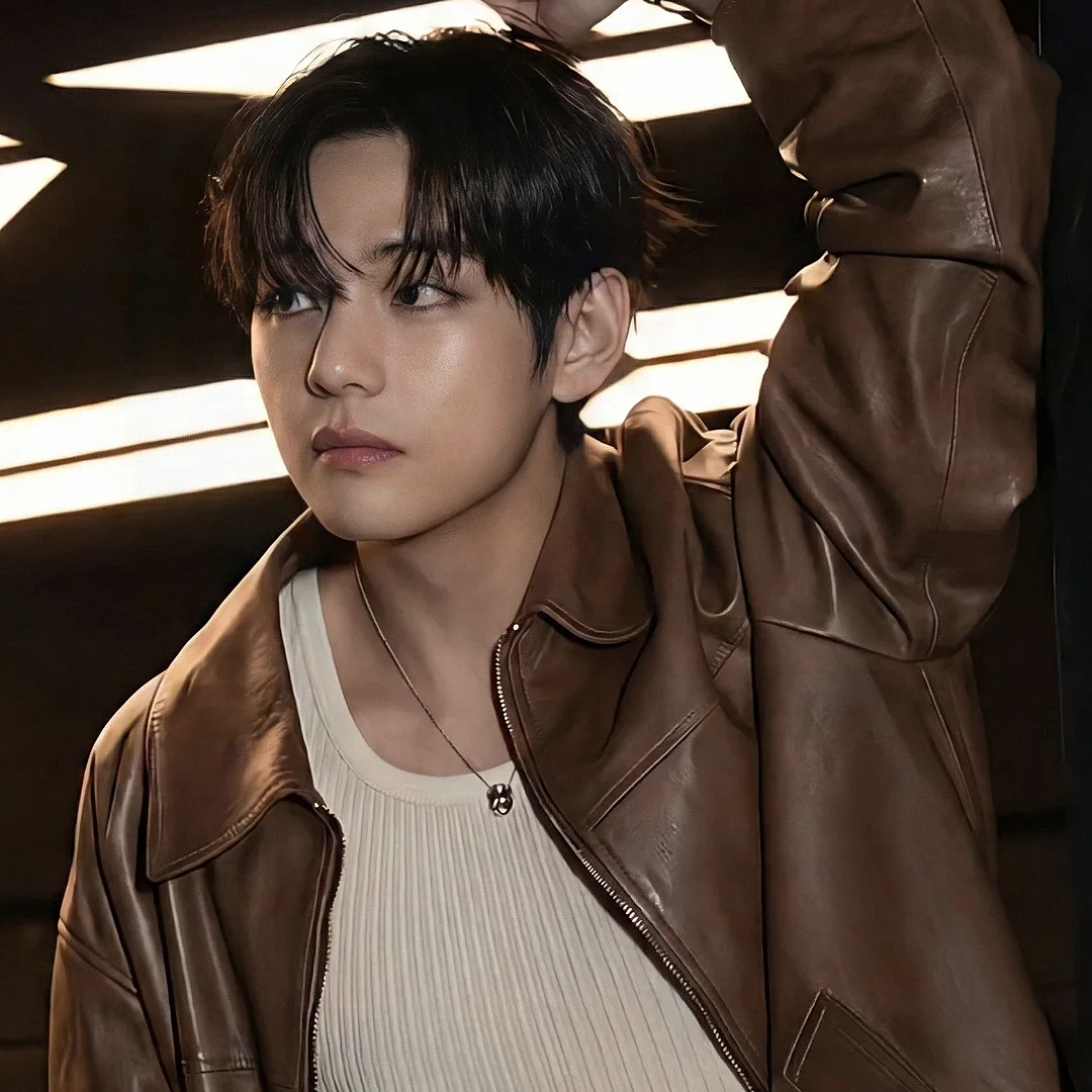 Latest photo of V (BTS)
