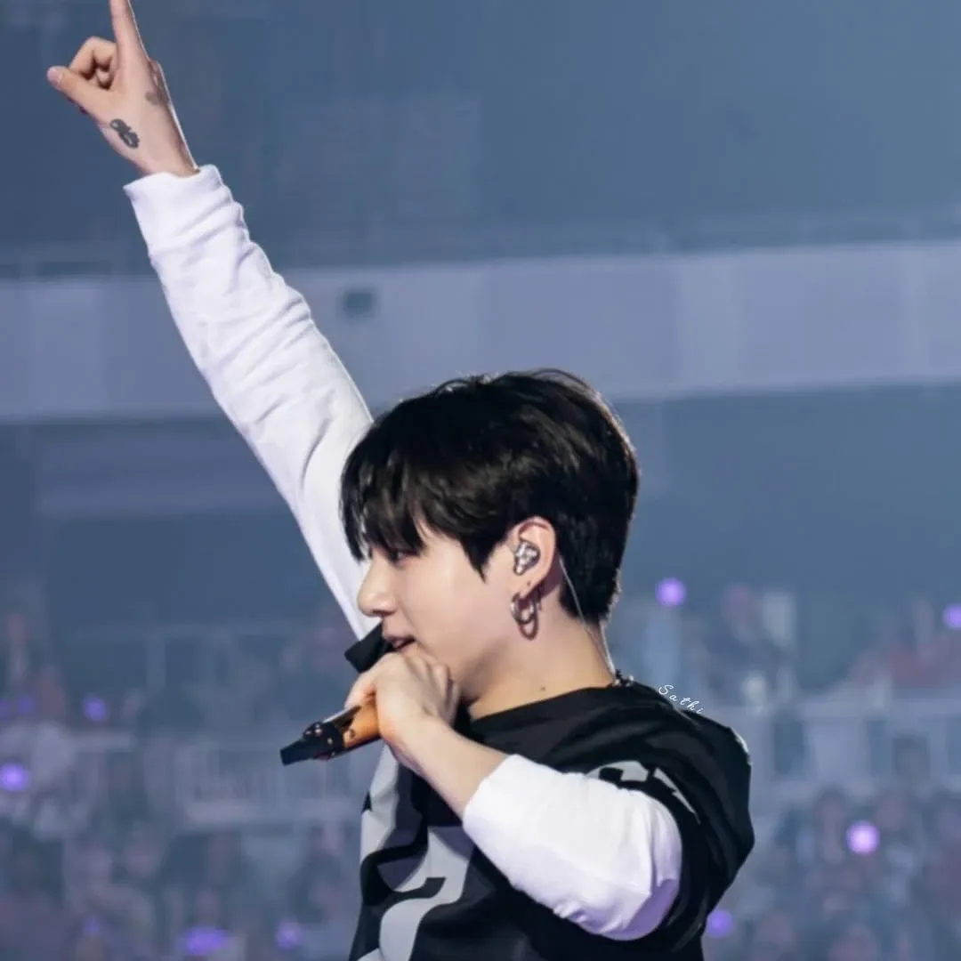 A moment captured by Jungkook (BTS)'s fan