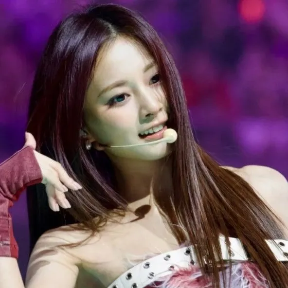 Latest photo of Tzuyu (TWICE)