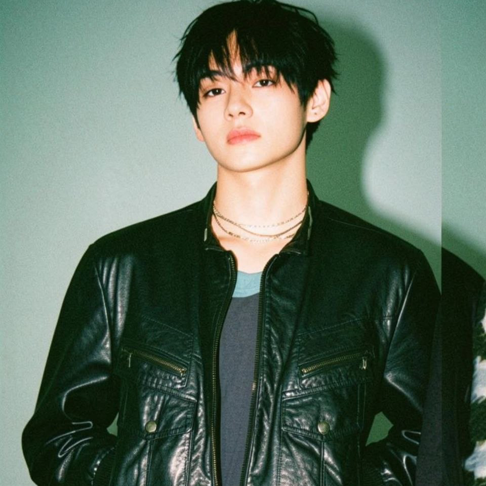 뷔 (방탄소년단)의 최신 사진