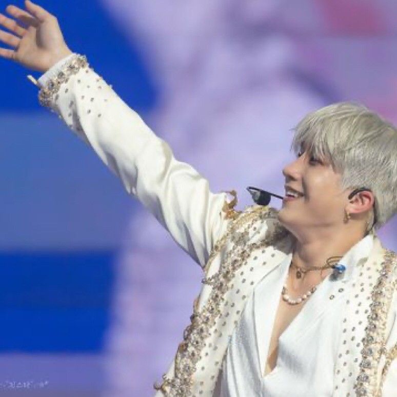 Latest photo of Jinjin (ASTRO)