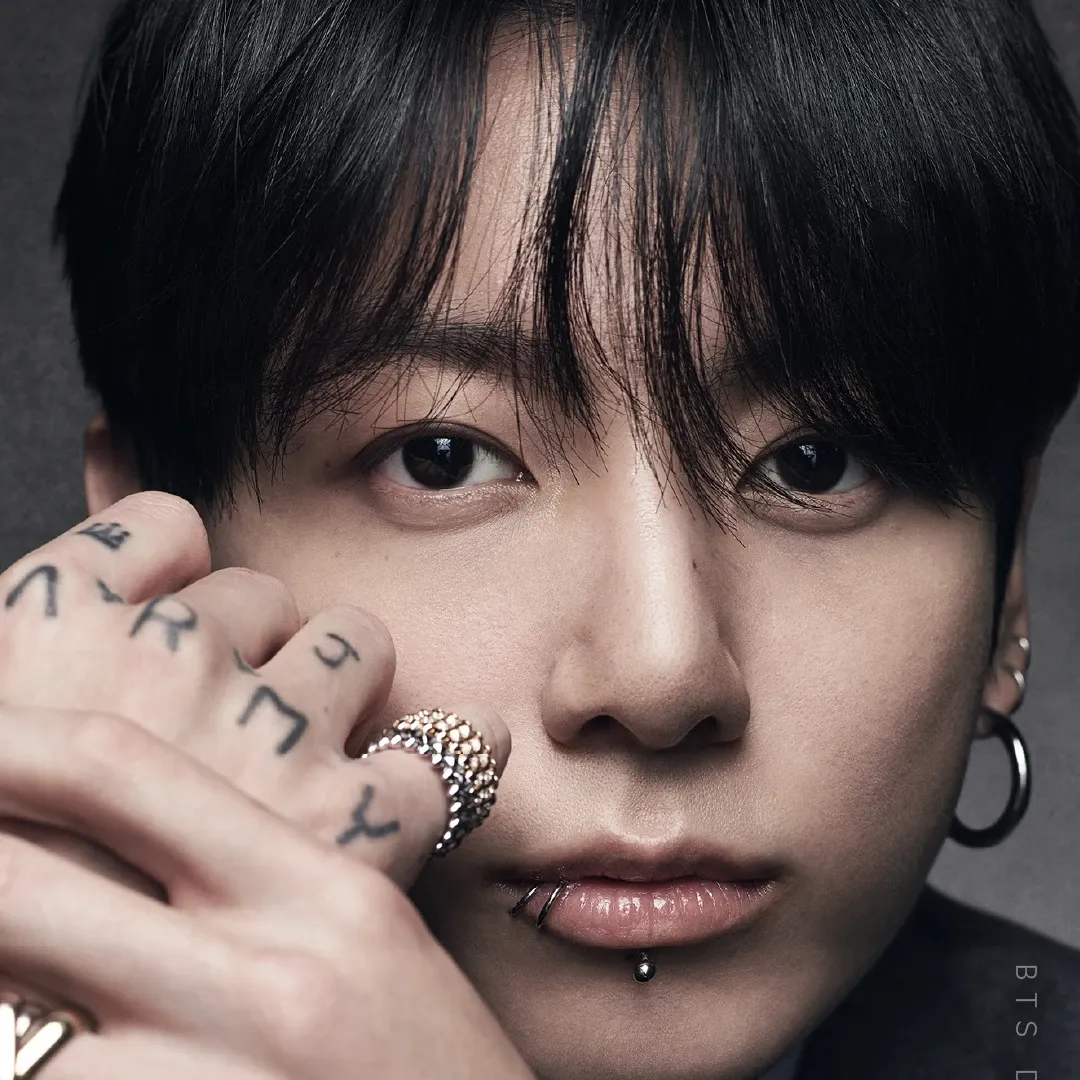 Foto aktivitas terbaru Jungkook (BTS)