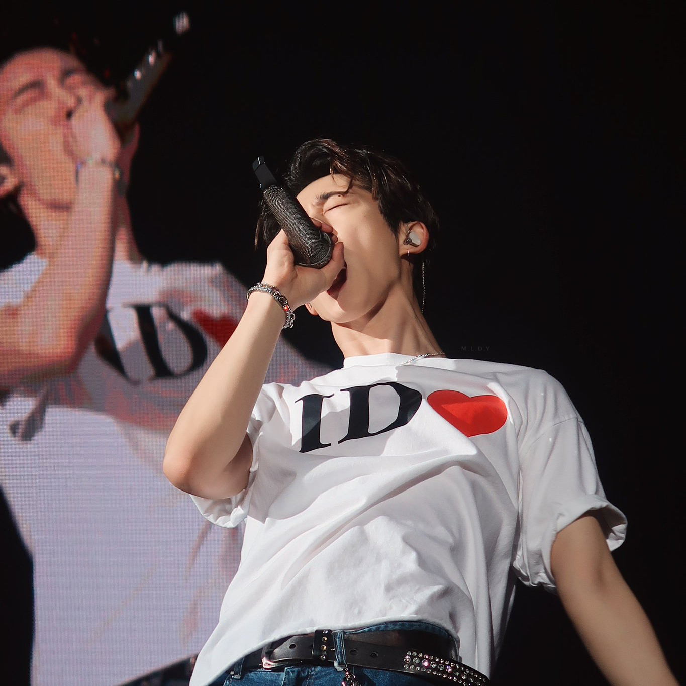 A moment captured by B.I's fan