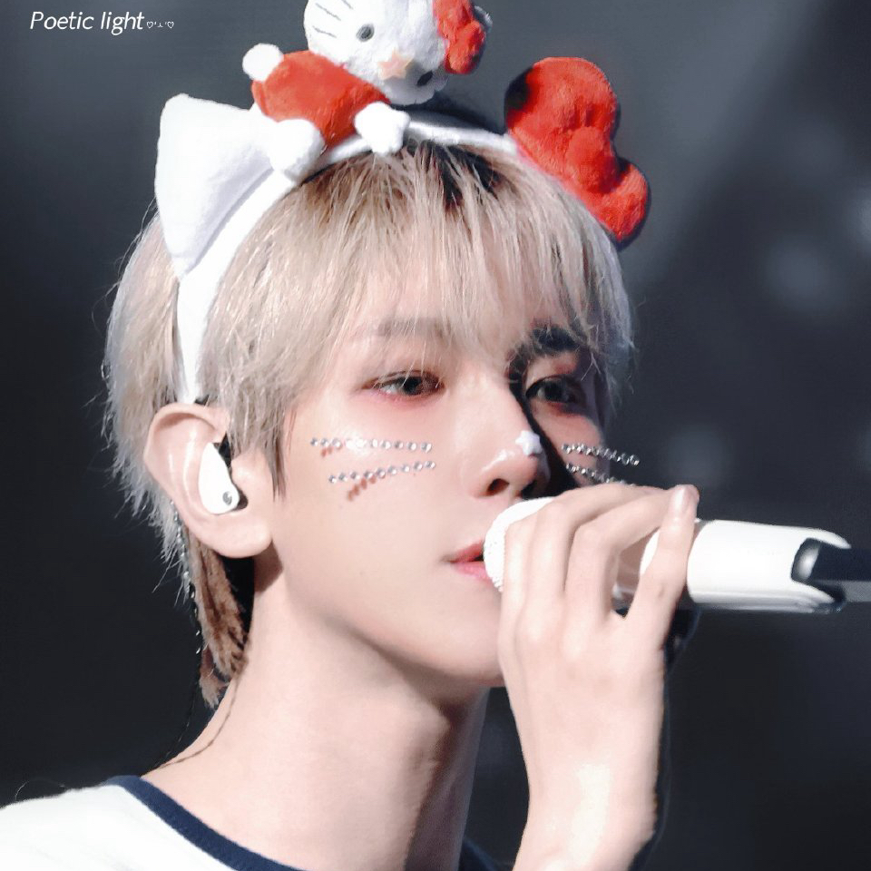 Foto aktivitas terbaru Baekhyun (EXO)