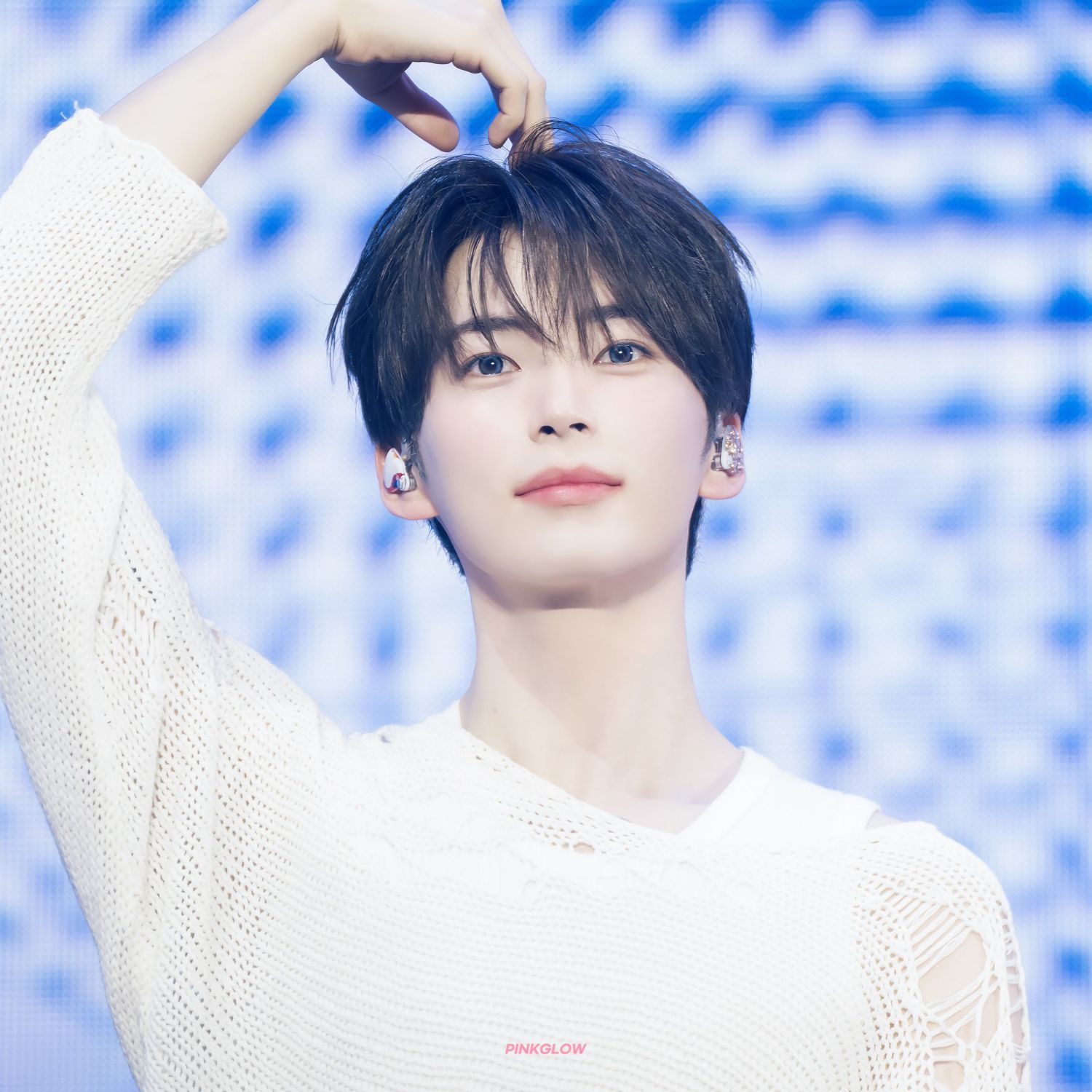 Behind-the-scenes cut of Sung Hanbin (ZEROBASEONE)