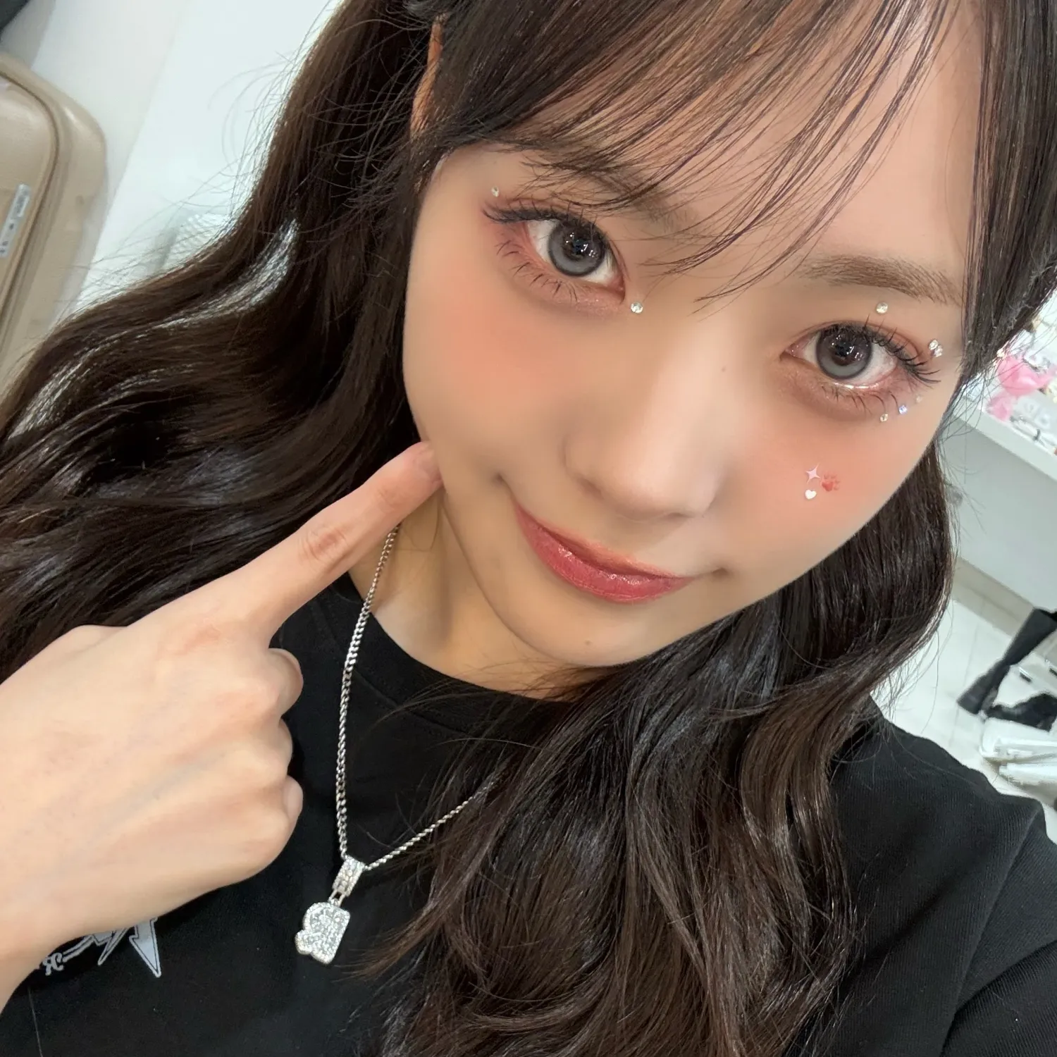 Recent activity shot of Siyeon (QWER)