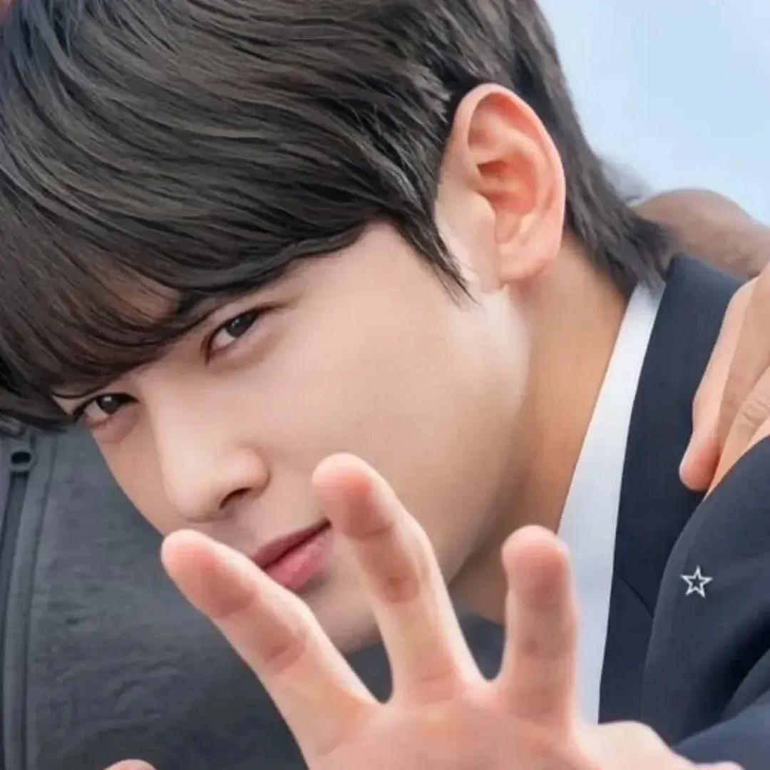 A moment captured by Eunwoo (ASTRO)'s fan