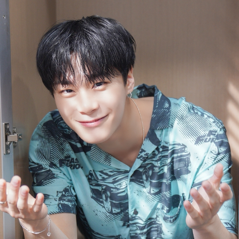 Behind-the-scenes cut of Moonbin (ASTRO)