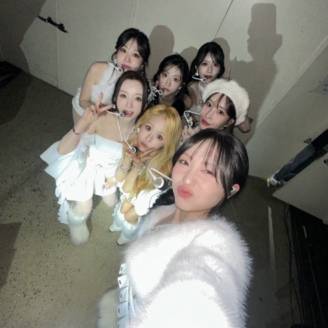 Recent activity shot of Lovelyz