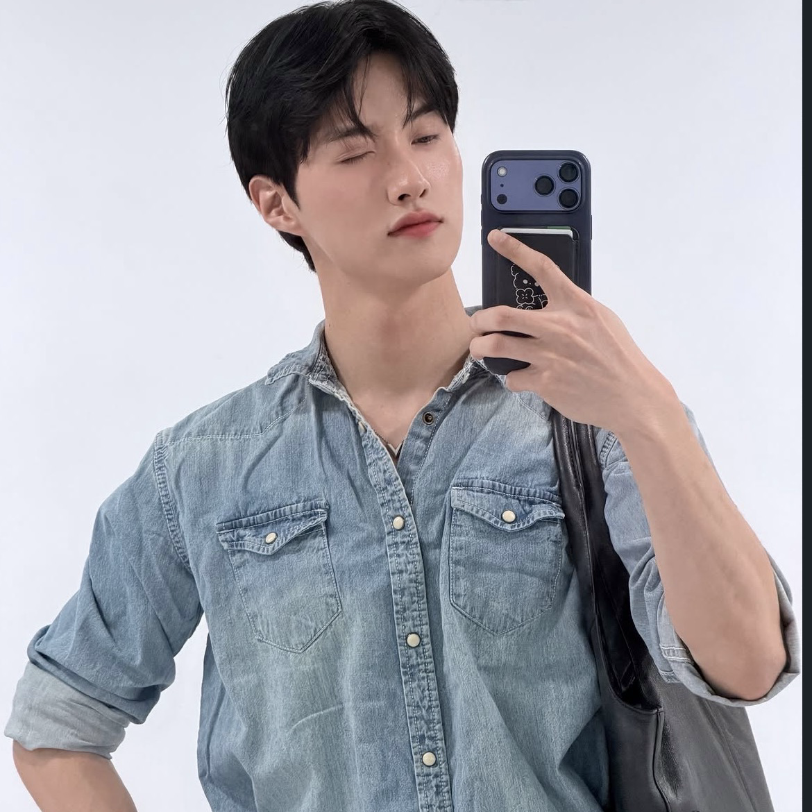 Behind-the-scenes cut of Yeoone (PENTAGON)