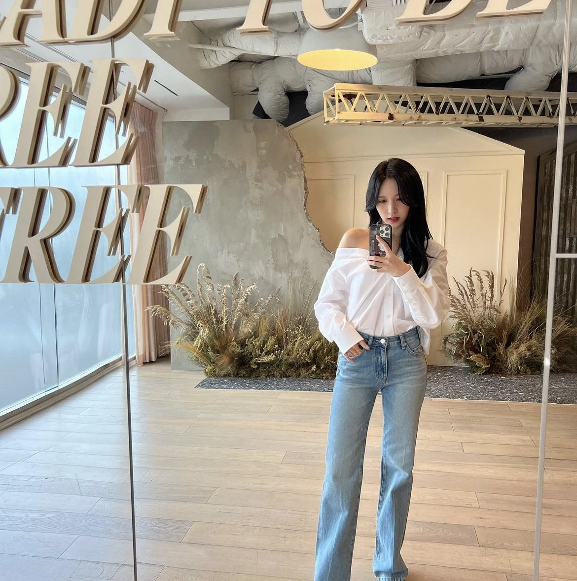 Latest photo of Mina (TWICE)