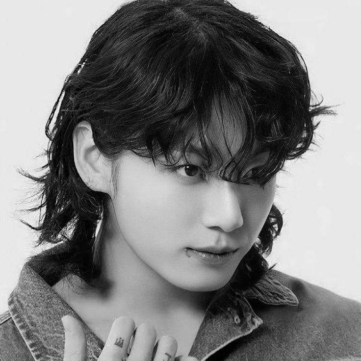 Foto aktivitas terbaru Jungkook (BTS)