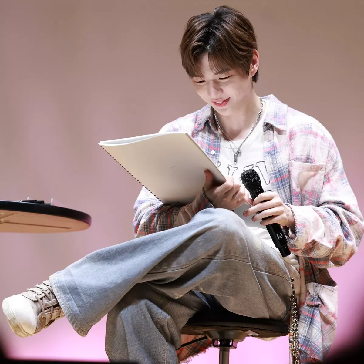 강다니엘의 비하인드 컷