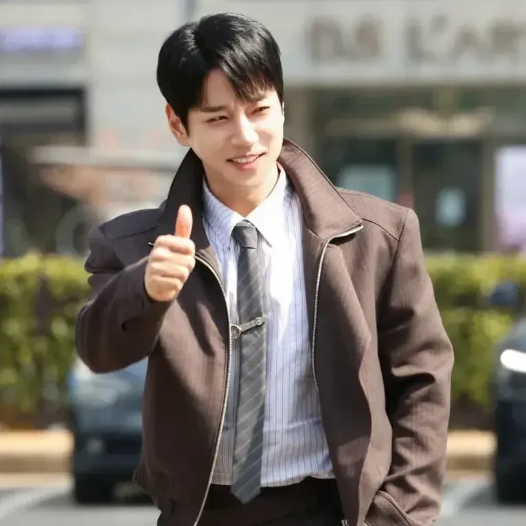 Recent activity shot of Hwang Chiyeol